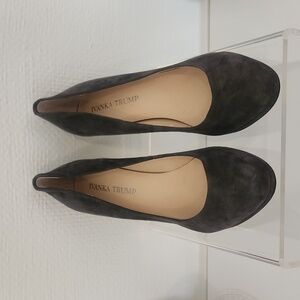 Grey suede platform pumps 6.5